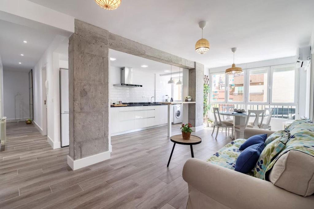 Sierra Nevada Views | Sunny, Spacious & Renovated