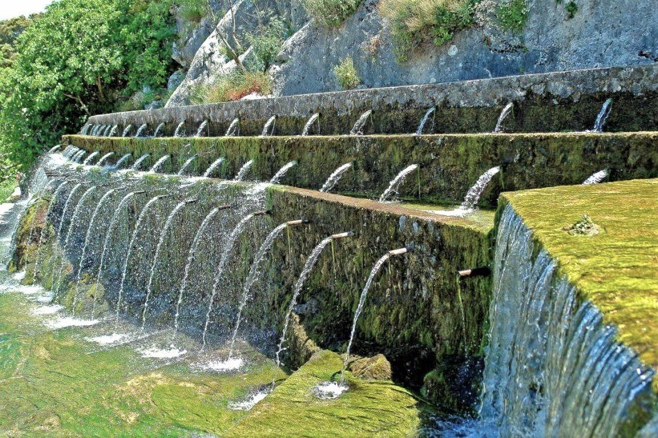 Fountain of the 100 Pipes.