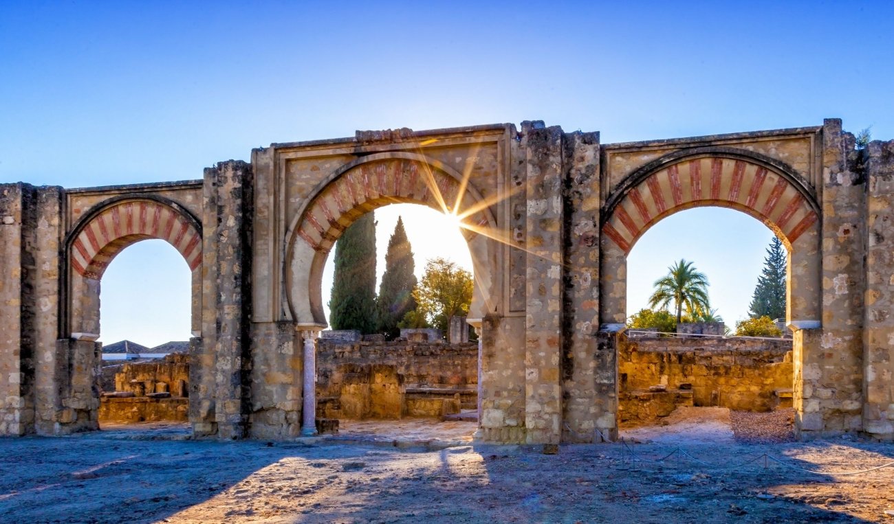 Guided tour of Medina Azahara with bus from Cordoba and back